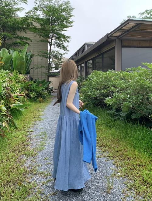 清新甜美風(fēng) 2024夏秋新款大碼韓版藍(lán)色格紋背心裙穿搭指南